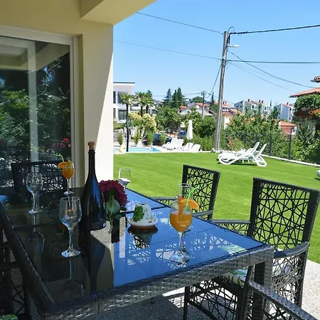 Two Angels With Swimming Pool, - Opatija Ferienhaus *