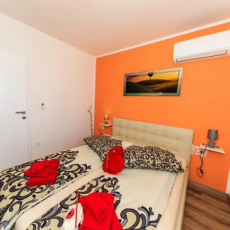 Dom wakacyjny Two Angels With Swimming Pool, - Opatija Ika