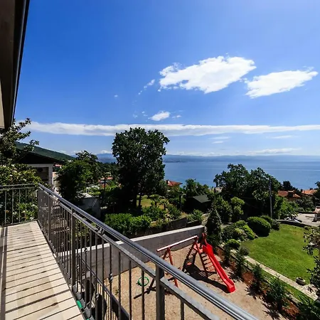 Two Angels With Swimming Pool, - Opatija إيكا